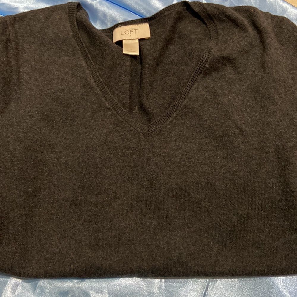 LOFT Charcoal Gray long sleeve Sweater size small‎